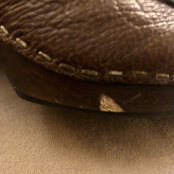MK MICHAEL KORS Brown Pebble Leather Mules Clogs w/ Wooden Heel & Tassels Sz 6.5 - Picture 8 of 10